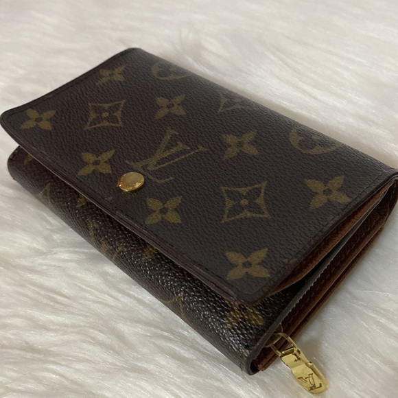 Authentic Pre Loved Louis Vuitton Wallet - Picture 3 of 14
